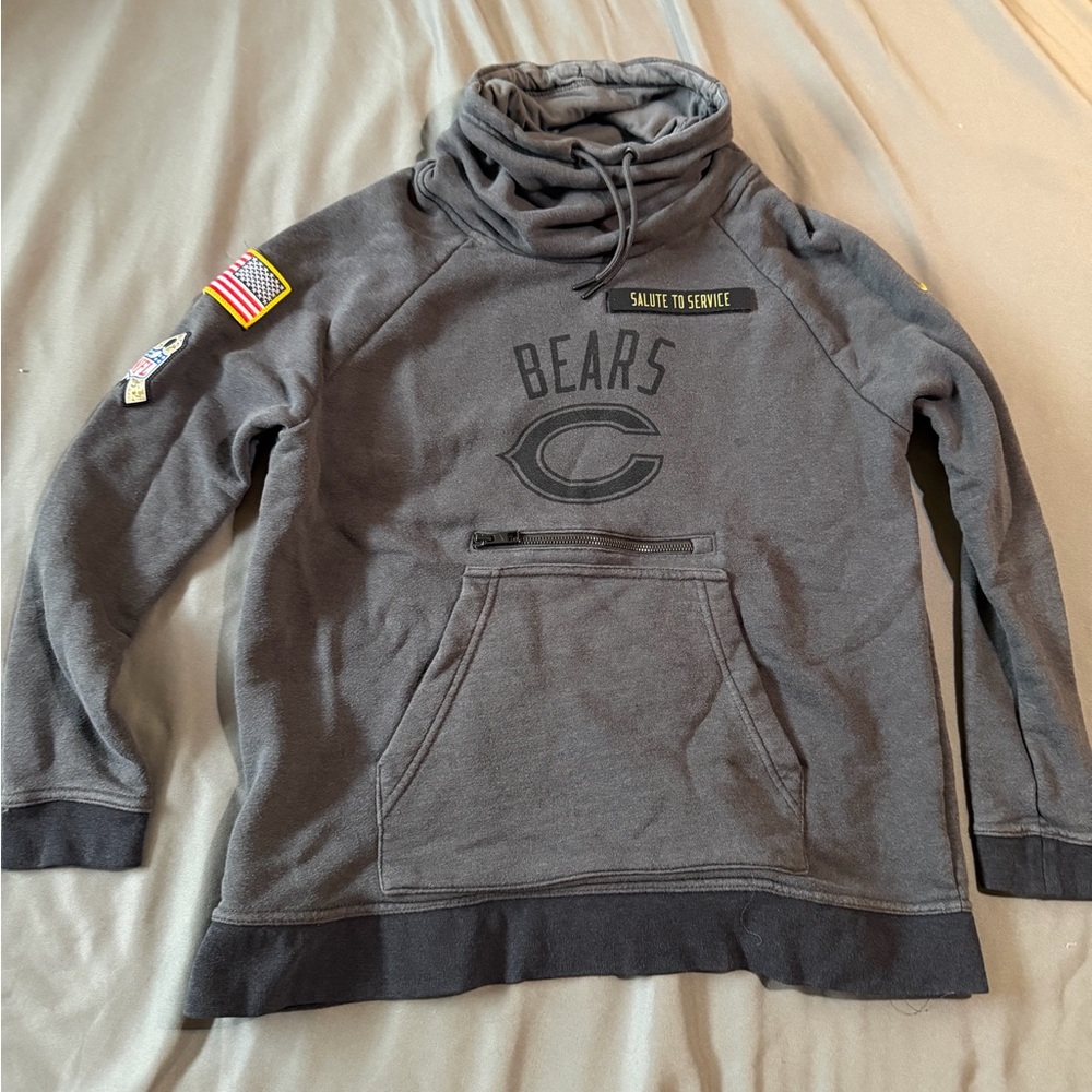 Chicago Bears NFL “Salute to Service” Gray Nike Hoodie with Patches. Womens M.